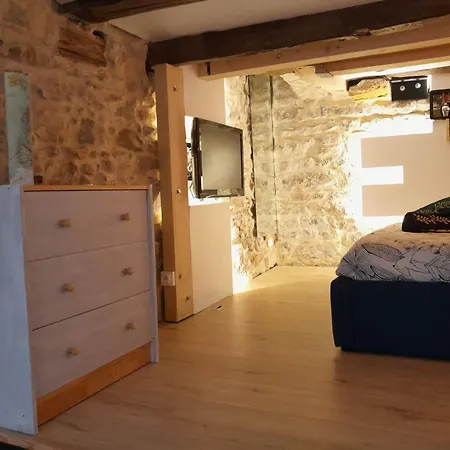 De Christopher Διαμέρισμα