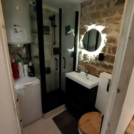 De Christopher Διαμέρισμα