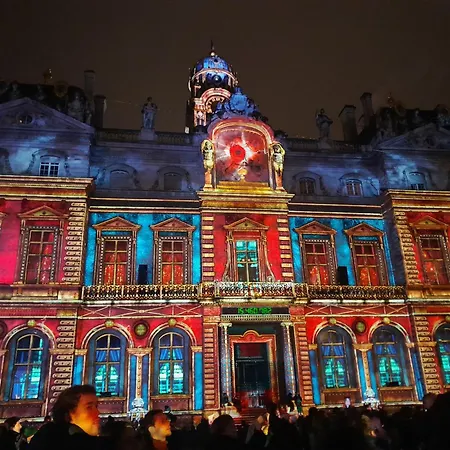 De Christopher Διαμέρισμα *